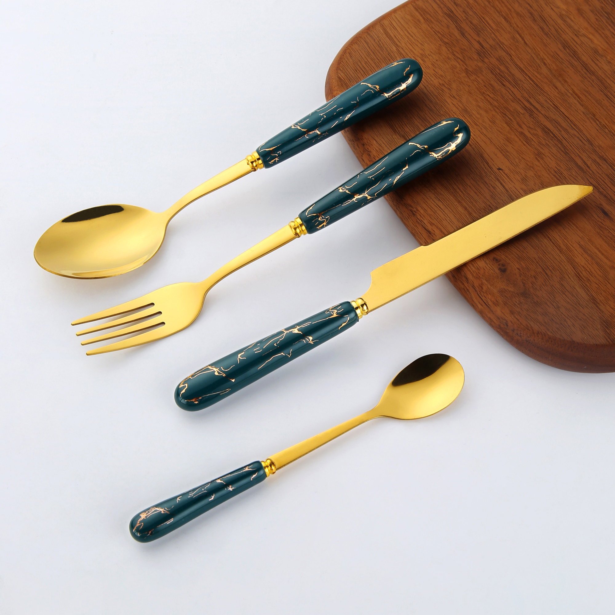 24 قطعة مجموعة أدوات المائدة الفولاذ المقاوم للصدأ ، مع حامل الأخضر / الذهب
